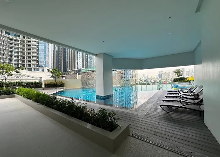 Cozy Sunlit Lounge W/ Balcony View Uptown Bgc * Manila