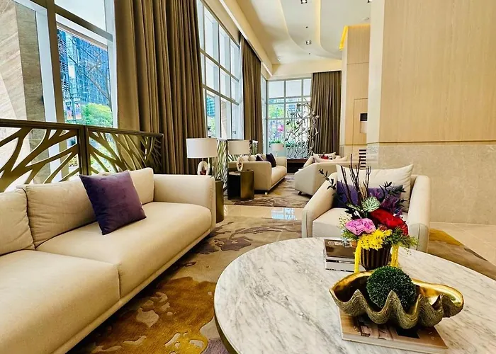 Cozy Sunlit Lounge W/ Balcony View Uptown Bgc Manila