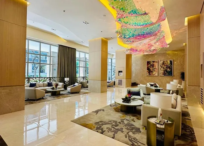Cozy Sunlit Lounge W/ Balcony View Uptown Bgc * Manila